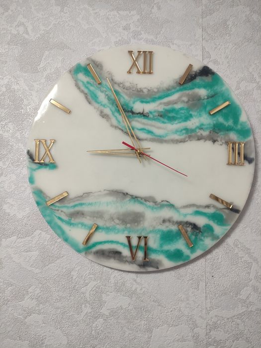 Годинники з епоксидної смоли