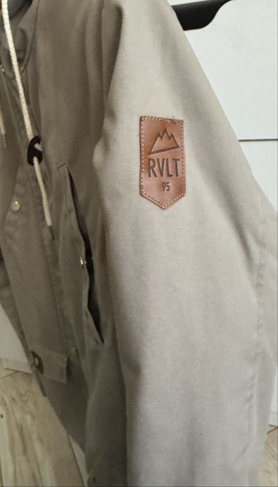 Продам куртку RVLT (Revolution) — стан нової