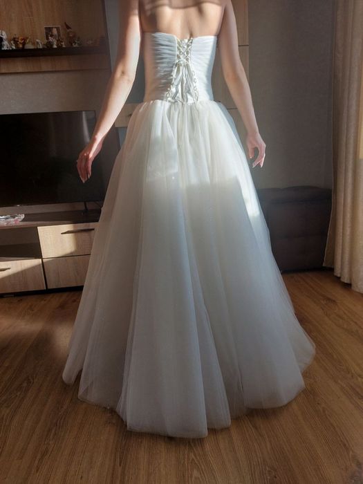 Весільна сукня пишна