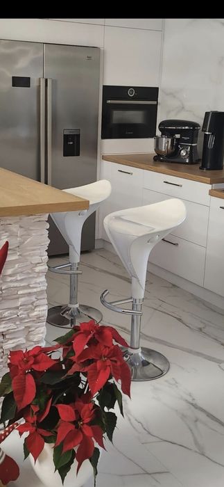 Krzesło barowe obrotowe HOKER