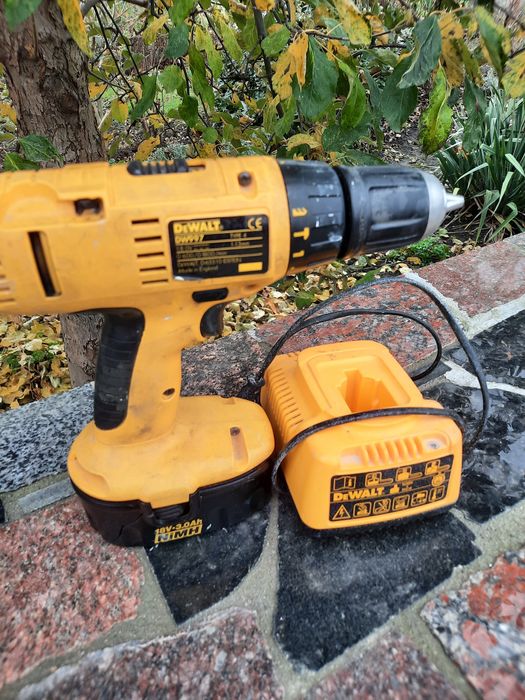 Акумуляторний шуруповерт Dewalt