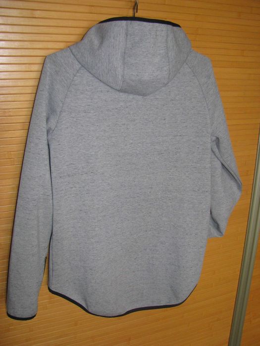 Bluza z kapturem i asymetrycznym zamkiem S-L