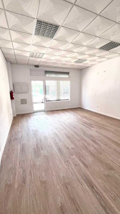 Loja remodelada no Centro do Barreiro