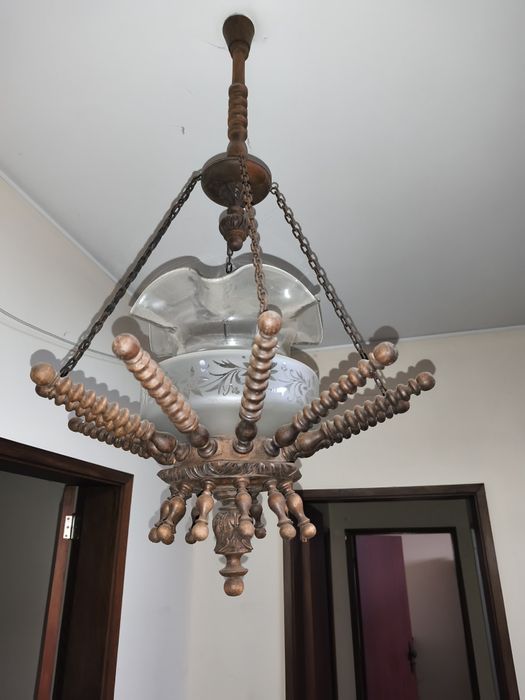 Candeeiro antigo madeira trabalhada