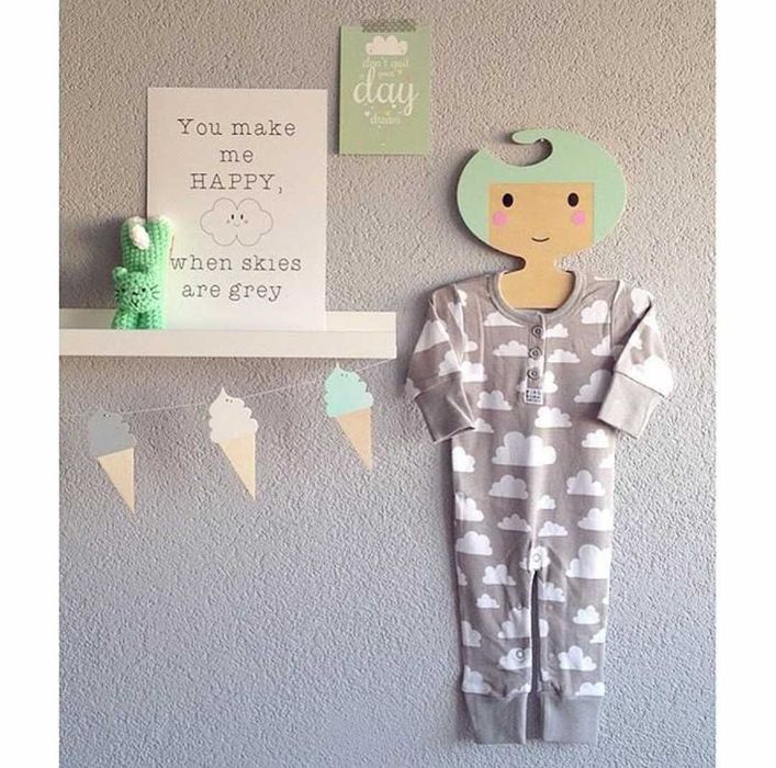 Cabides madeira menina