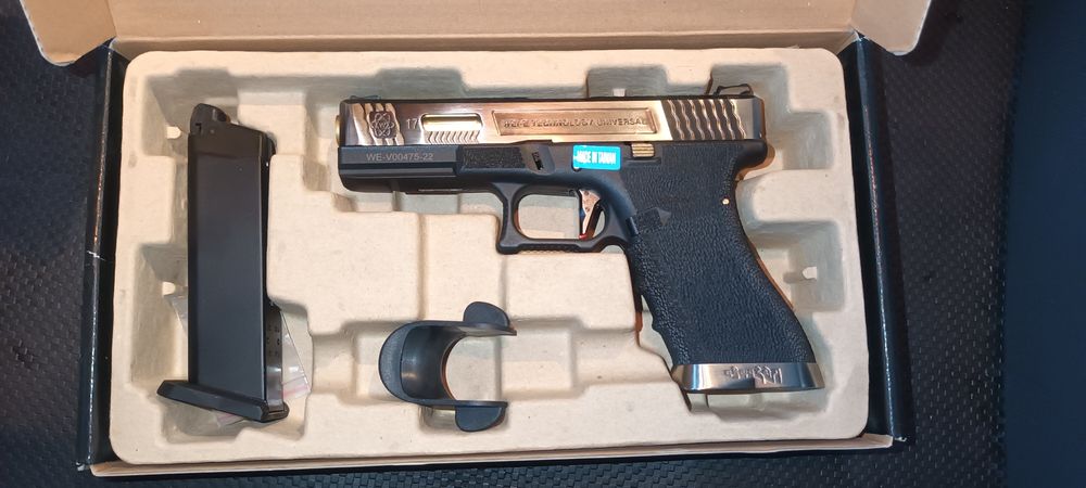 Pistola G17 Glock com detalhe de caveira