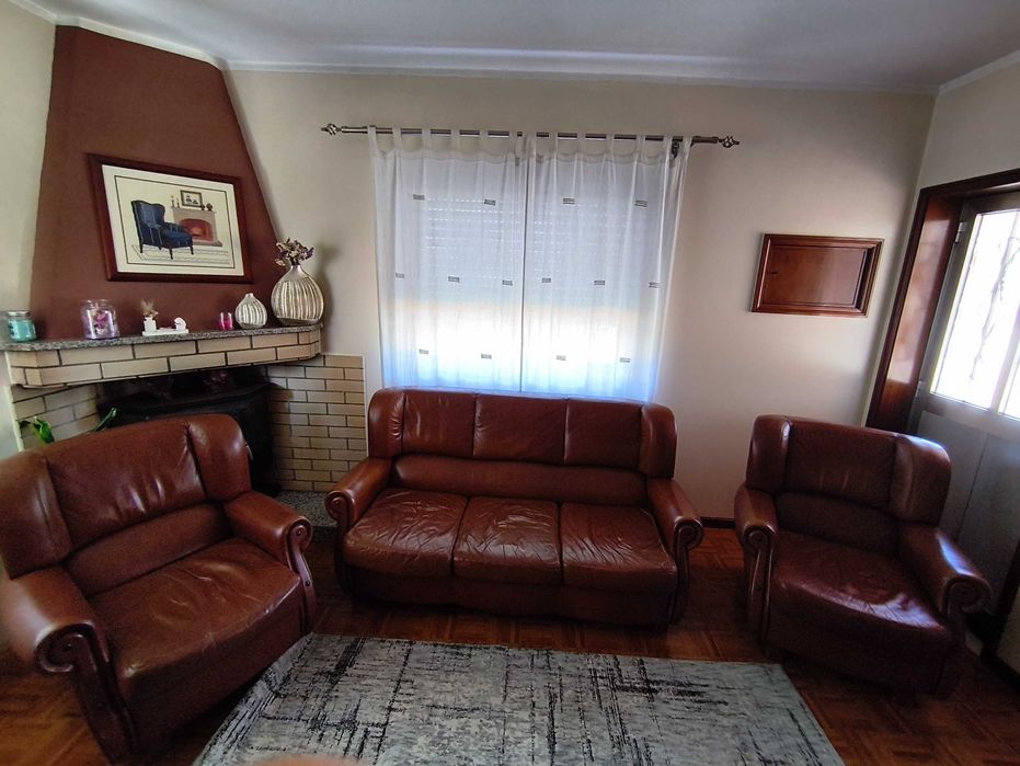 Sofás em couro com sofá cama