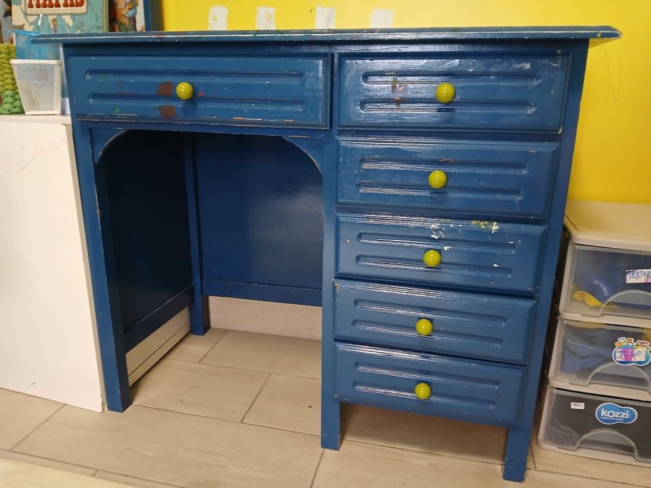 Secretaria em pinho pintada de azul