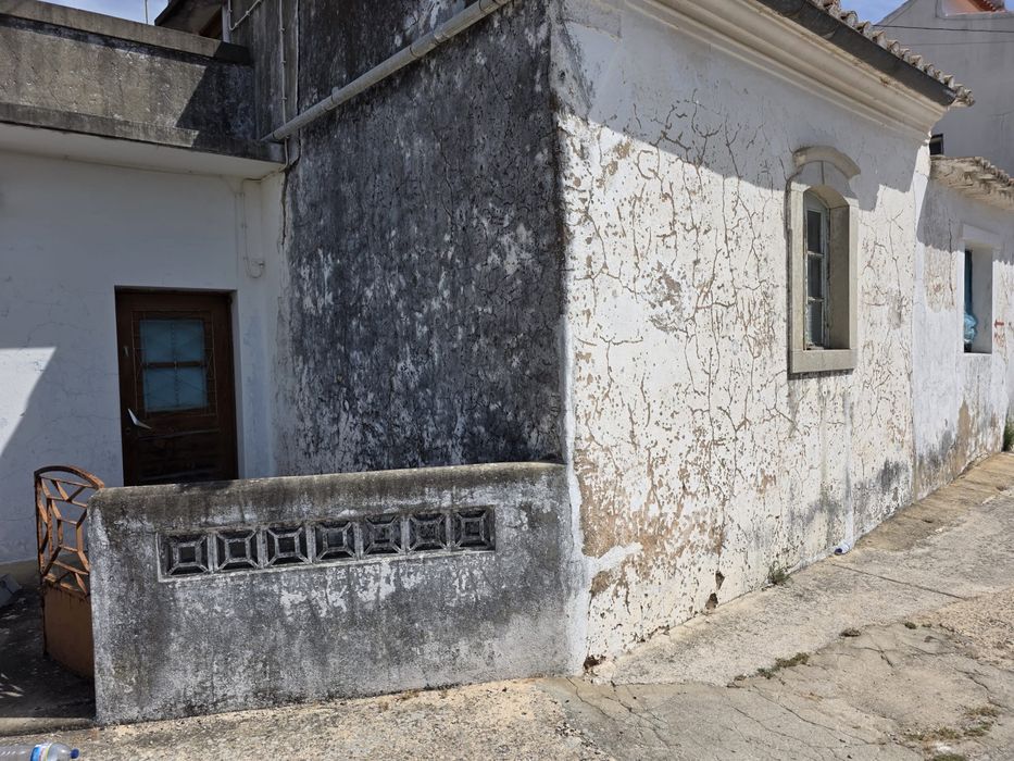 Vendo casa em ruina na soalheira, concelho de Loulé. Precisa de reconstrucao completa, tendo potencial para uma V2/V3