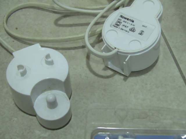 Carregador e escova de dentes da rowenta