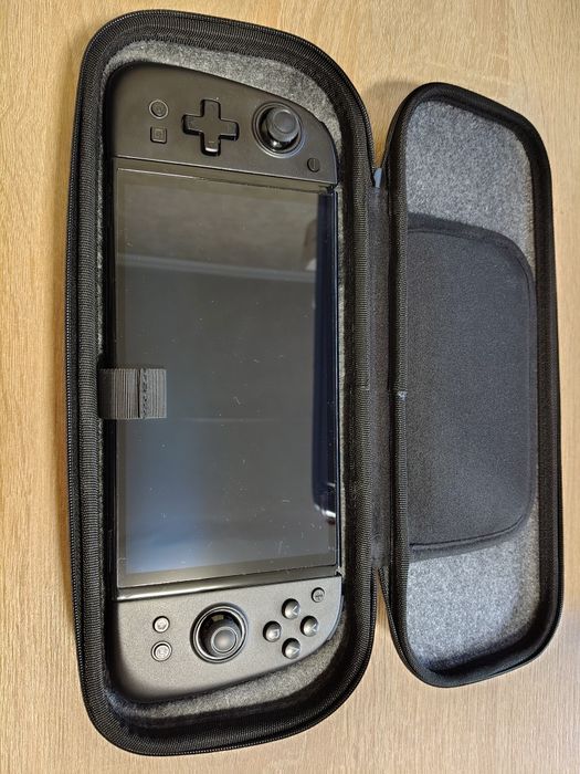 Продам Nintendo Switch OLED.