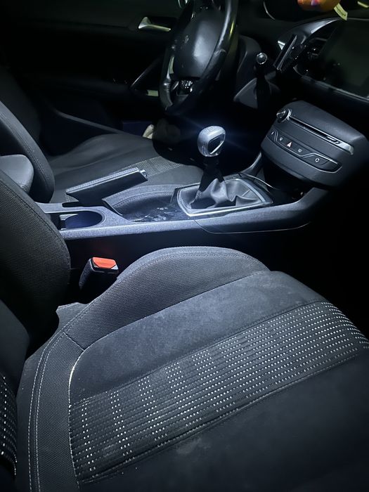 Peugeout 308 SW blue hdi — photo 3