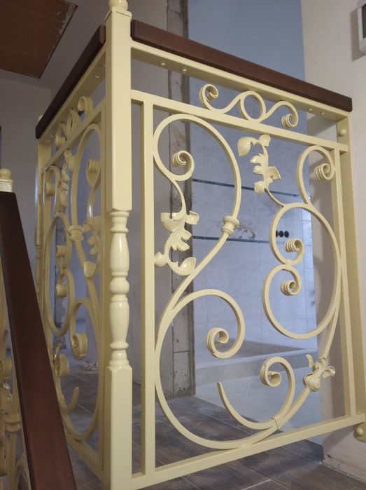 Сходи ступені дуб ясен бук перила нержавіка ковка стекло дерево