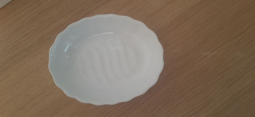 Керамическая мыльница: навесная,стоящая.