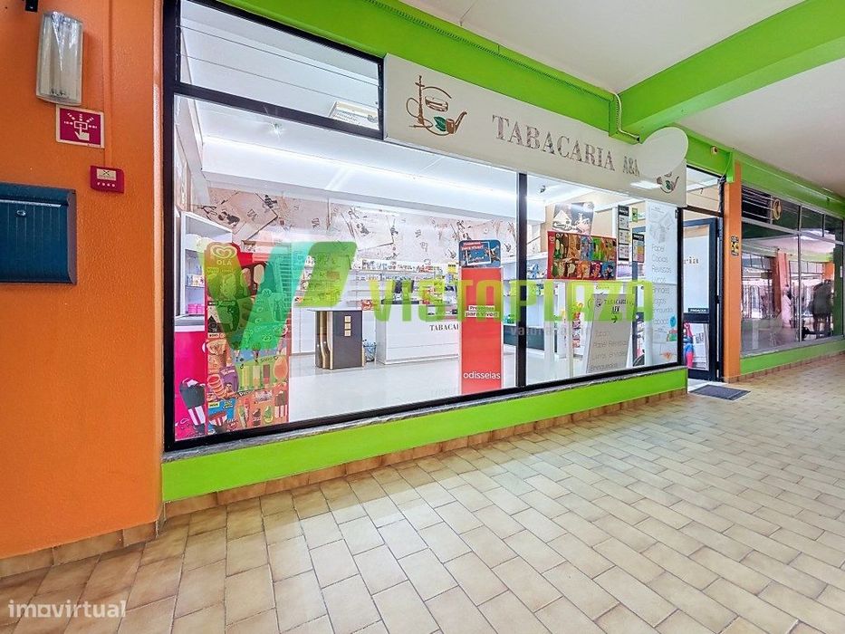 Loja para Venda no Centro Comercial da Hortinha em Portimão
