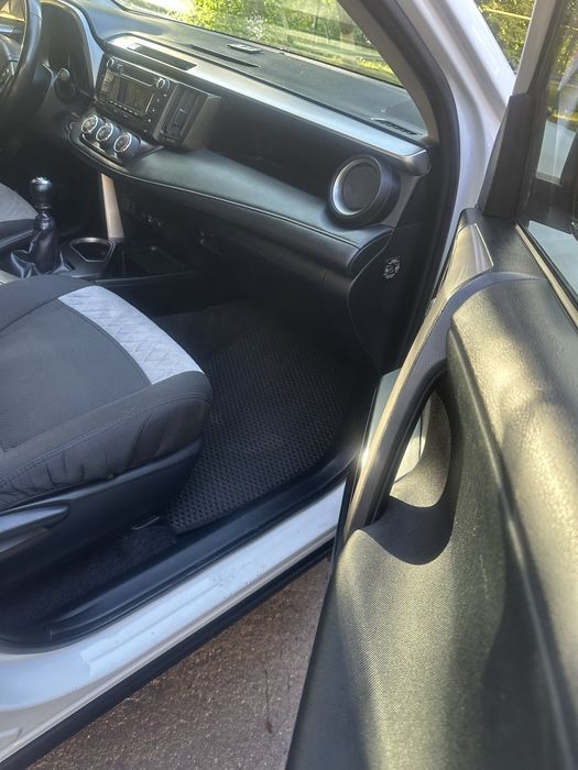 Тойота RAV4 2018