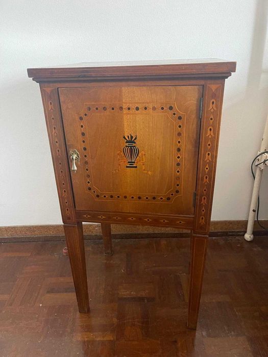 Mesa de Cabeceira