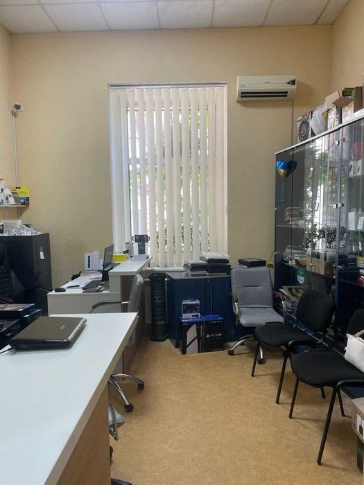 Продаж офісного приміщення 155 кв.м. на 2 поверсі по вул. Небесної Сотні 4