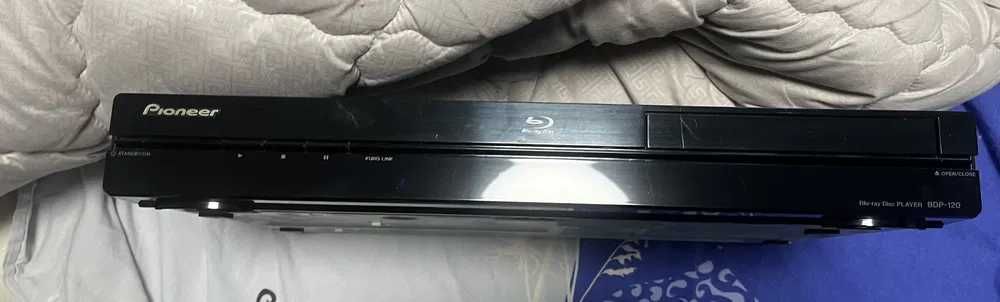 Pioneer BDP 120.
