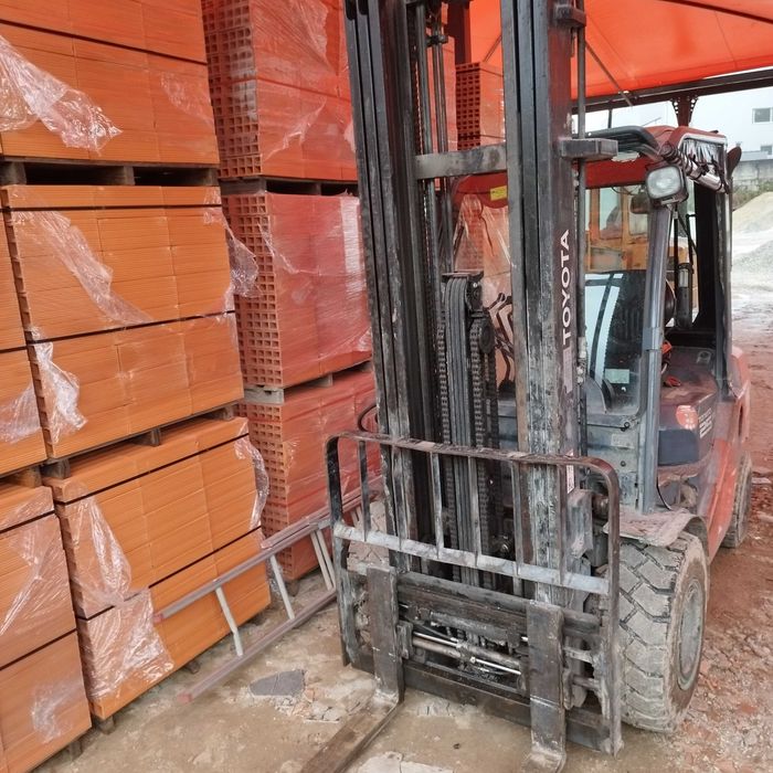 Empilhador Toyota serie 8 FD25