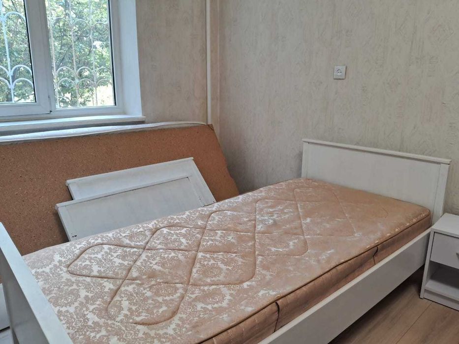 Продам односпальне ліжко з матрацом