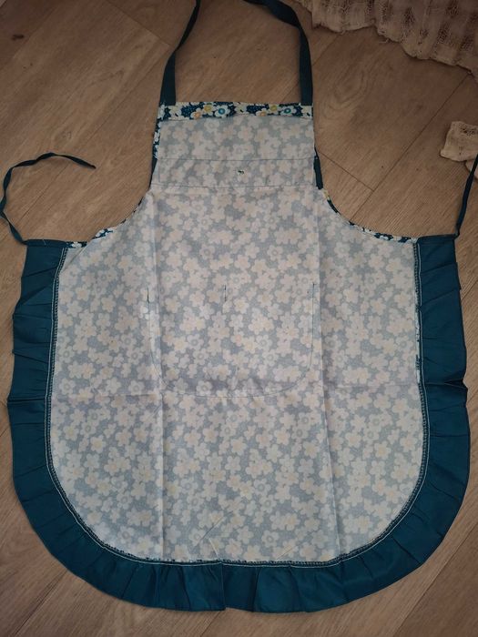 Фартуки кухонные с нагрудником новые