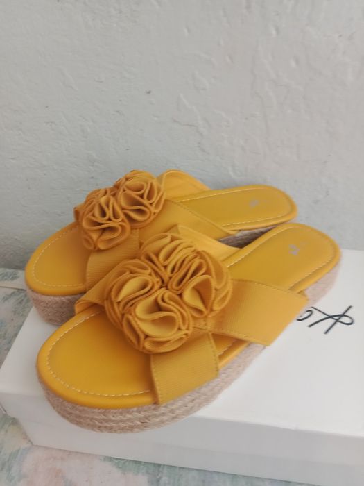 Продаю!Босоножки женские.