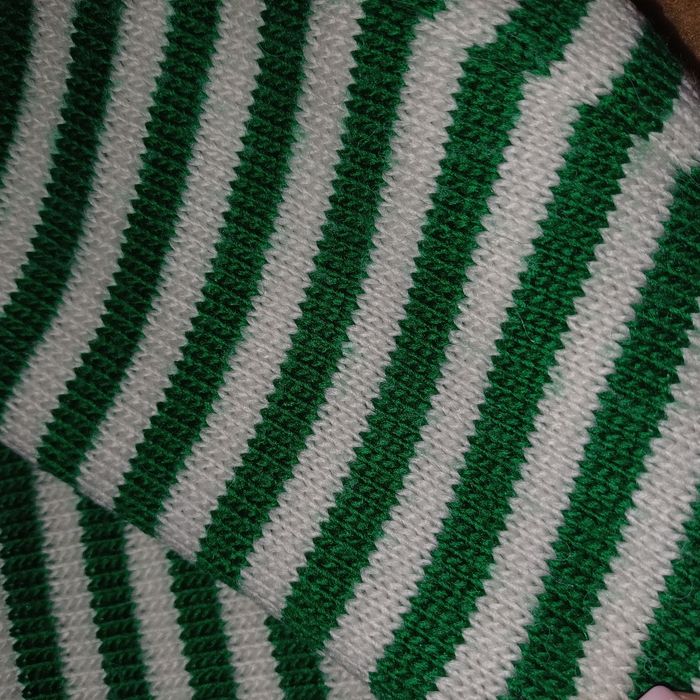 Продам светр зелений в полоску