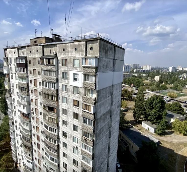 Київ. Квартира. Кухня. Простора квартира.  Автономна квартира. Фен-шуй