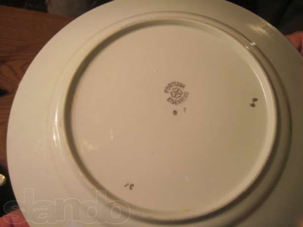 Новый,немецкий сервиз чайно- столовый на 12 пер