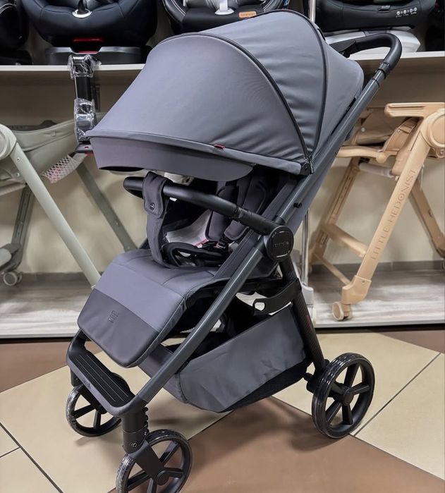 Прогулянкова коляска CARRELLO Bravo Carbon 2025