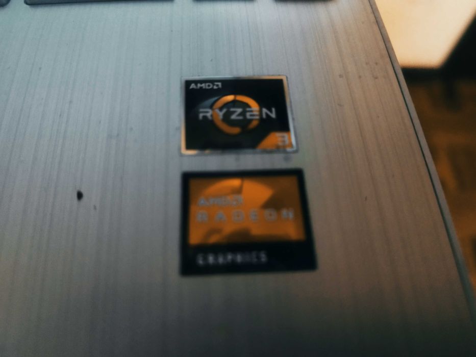 Portátil HP  com mais ou menos 4 anos