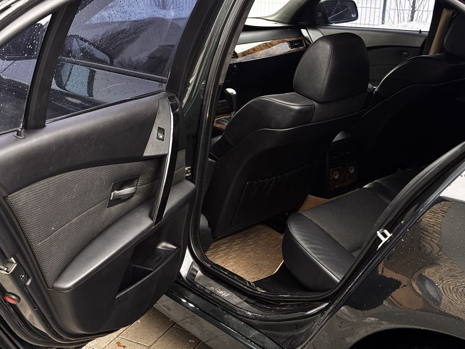 BMW 5 Series E60 Автомат, гарний стан, гарна техніка.
