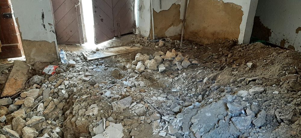 Remoção de entulhos, demolição e móveis lixo e sucata