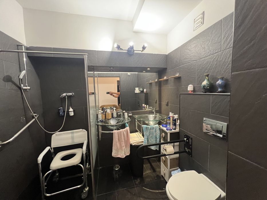 Apartamento Linda-a-Velha 80m2 + 20m2