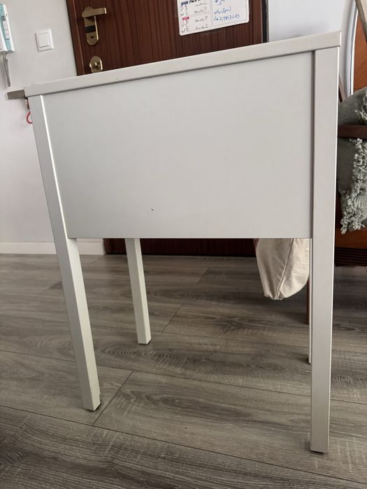 Mesa de cabeceira IKEA NORDLI