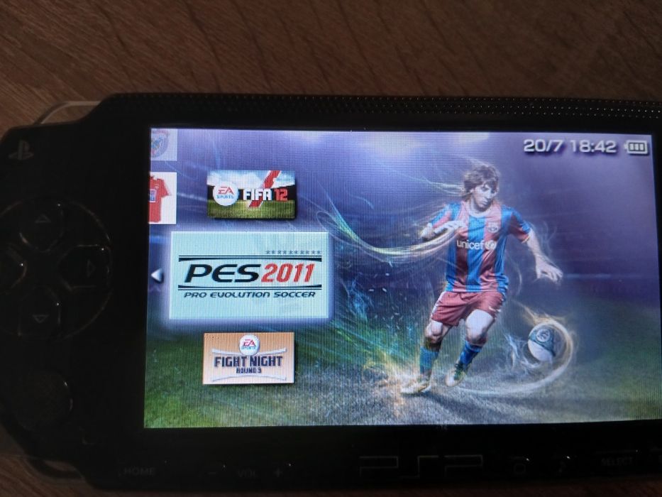 Sony PSP Slim + Carregador + Bolsa + 5 Jogos + Jogos na Memória