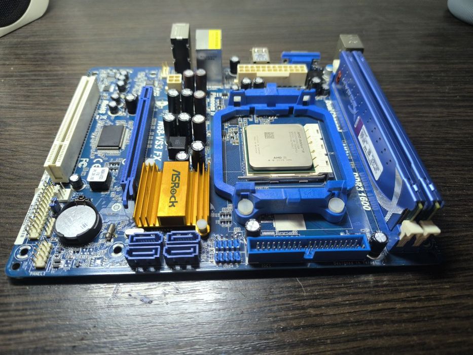Материнская плата ASRock N68-VS3 FX + AMD Athlon  || + 4 Gb RAM