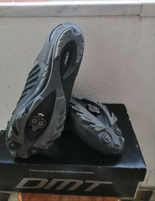 Sapatos de encaixe BTT