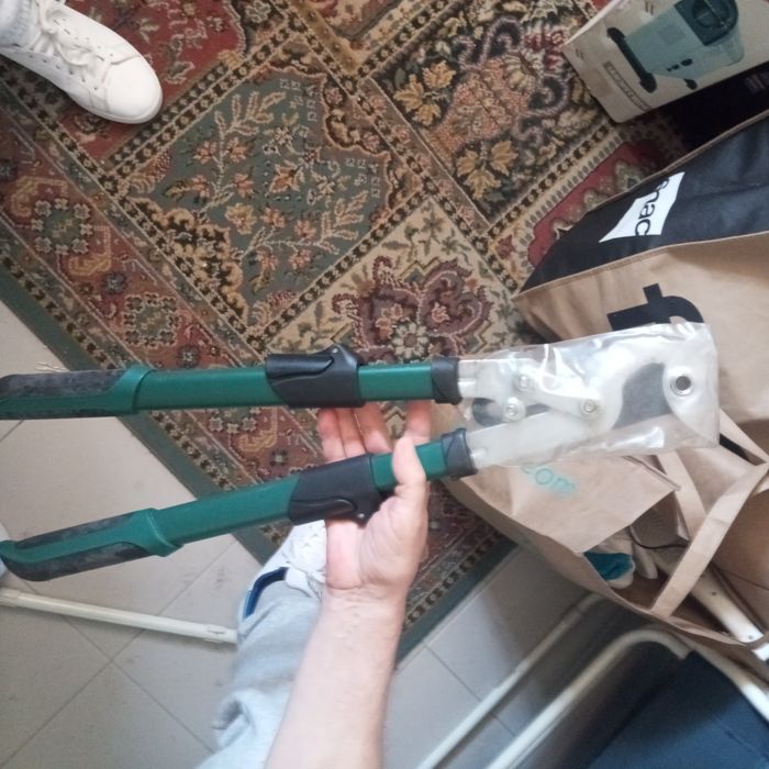 Tesoura de poda com 63 cm
C