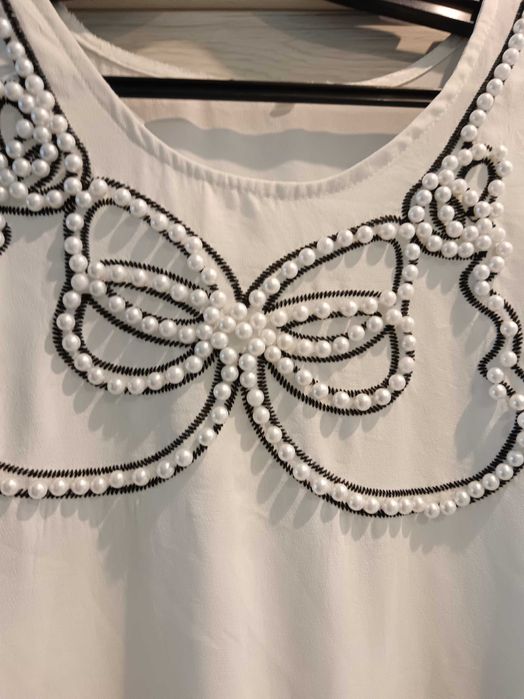 Sukienka z perełkami