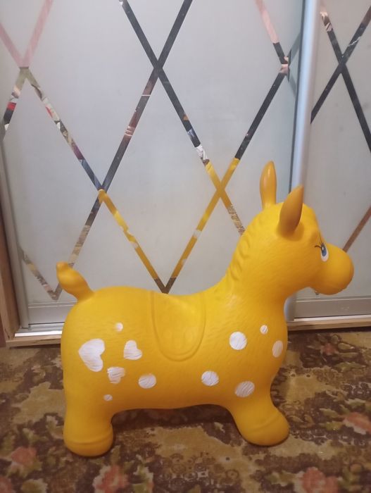 Іграшка пригалка коник б/у