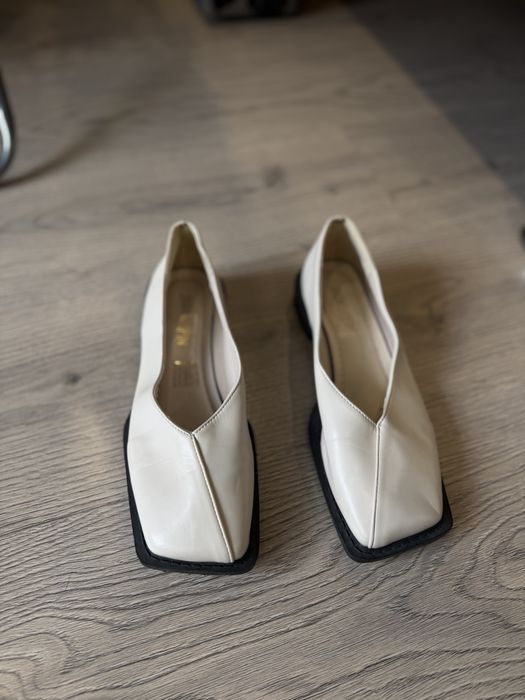 Стильні жіночі бежеві туфлі/лофери з квадратним носком