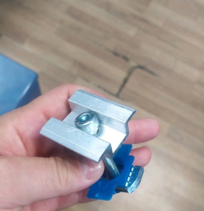 Система кріплення профіль для сонячних панелей зєднувач притиски гвинт
