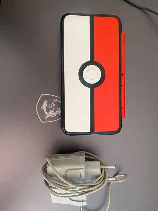 Nitendo 2DS XL Pokeball edition