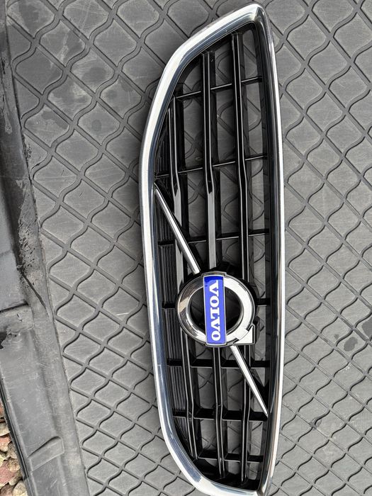 VOLVO V40 16’ D2 D3 D4 kpl GRILL w zderzak atrapa kratka