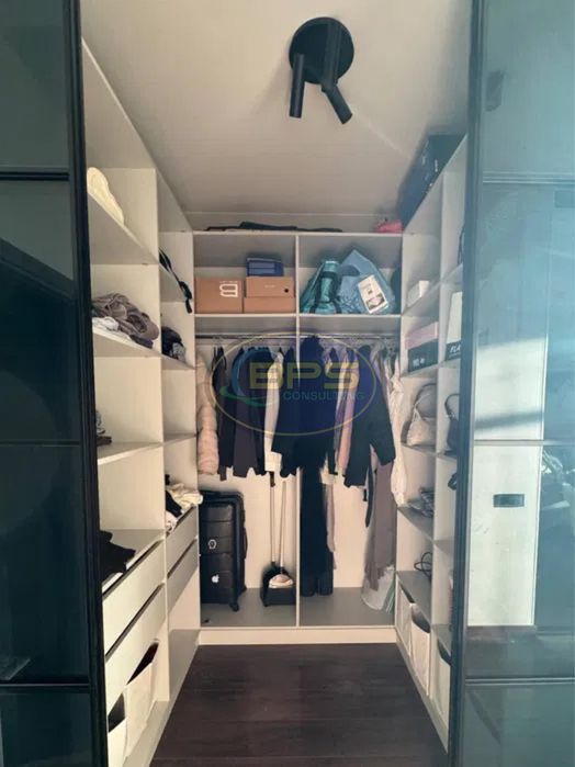 Простора квартира 67 м² у ЖК «Олімпійський» з видом на парк