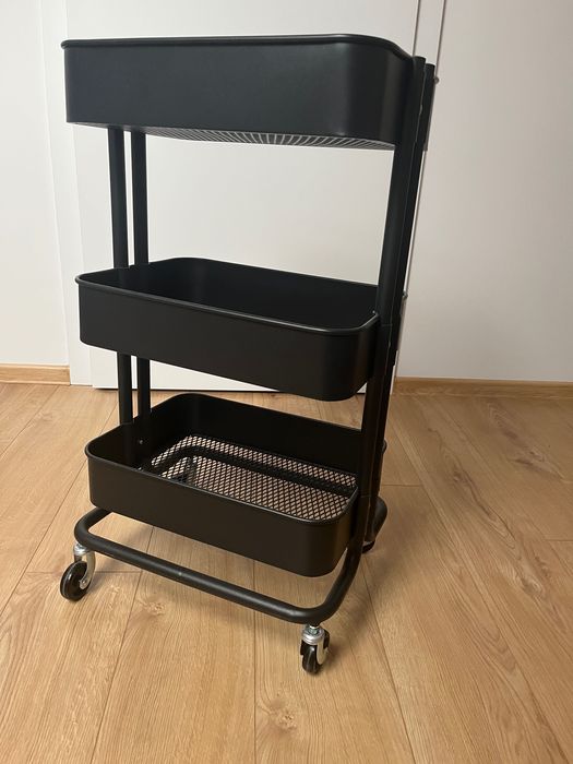 Regał czarny na kółkach Ikea