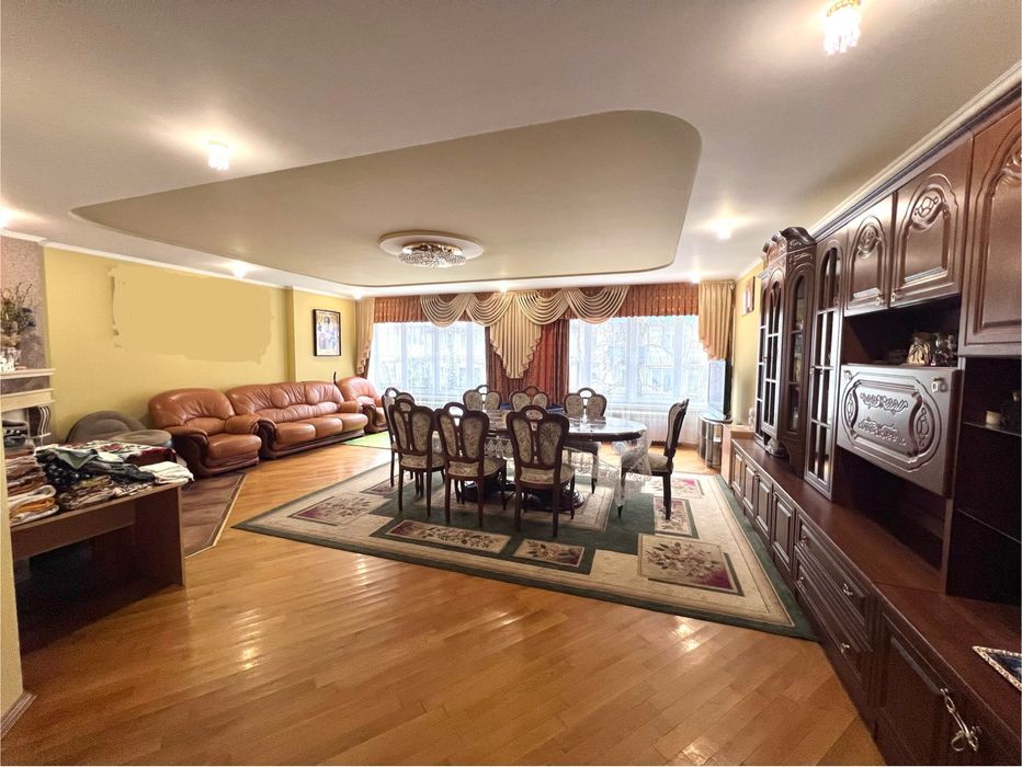 Продаж котеджу неподалік центру Тернополя