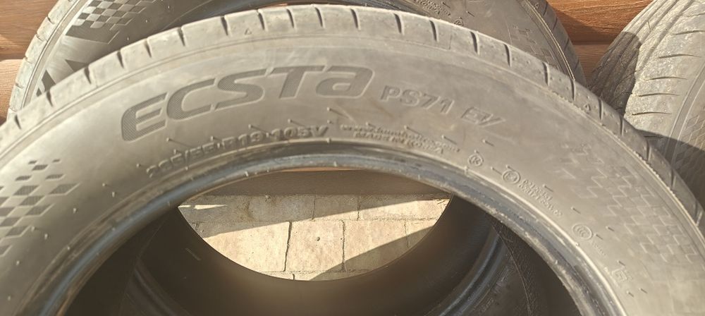 Kumho ECSTA PS71 EV 235/55/19